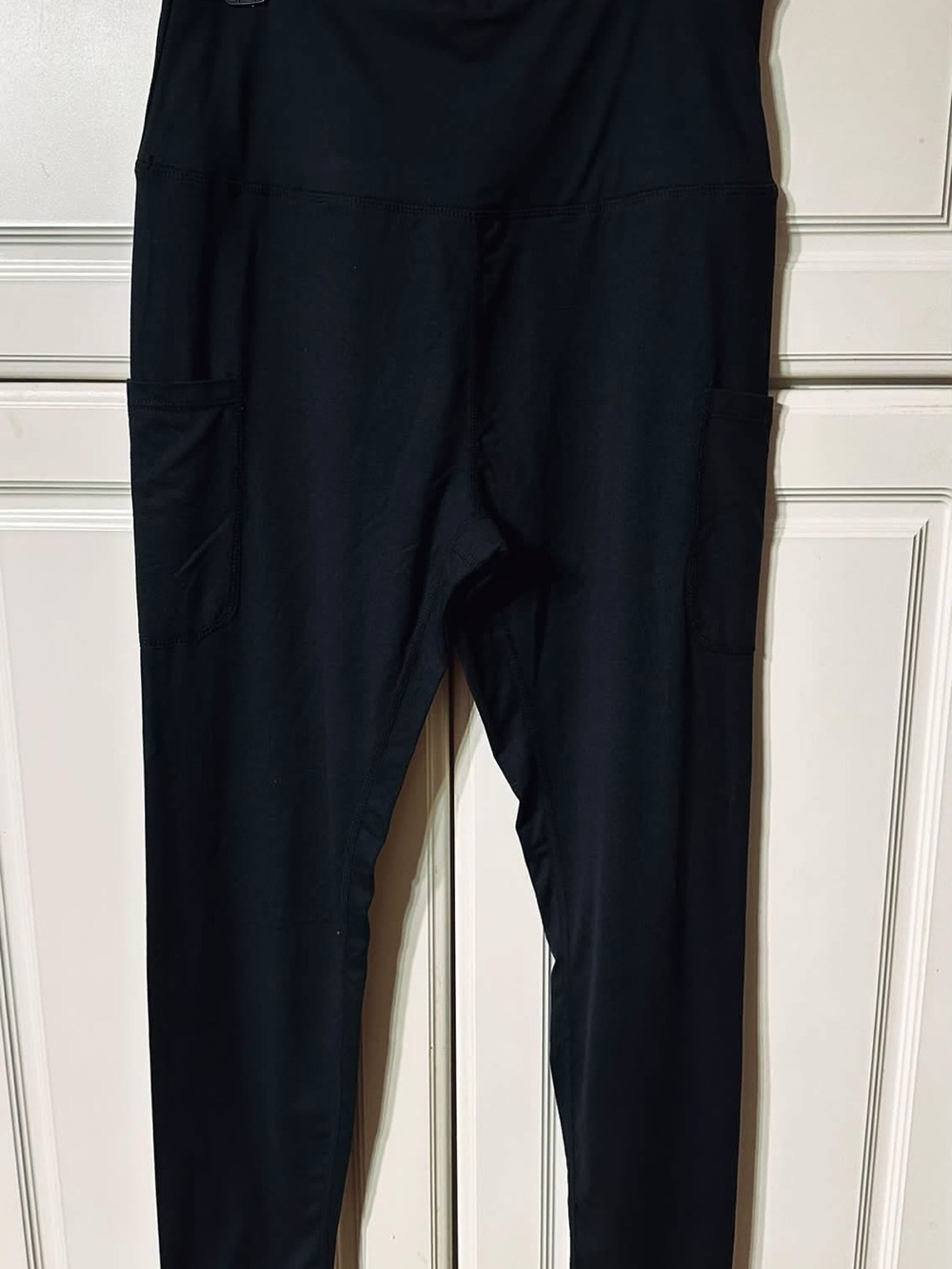 Buttery Soft High-Waist Black Women's Leggings with Side Pockets